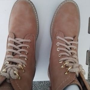 New Steve Madden Boots with Fuax Fur Size 8 woman